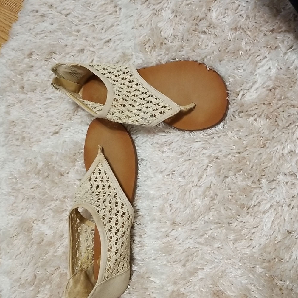 Sandles - Picture 2 of 4